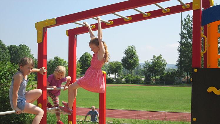 Nach erstem Ausprobieren befinden die jungen Nutzer den Spielplatz als  "Supersache".                   Winfried Ehling