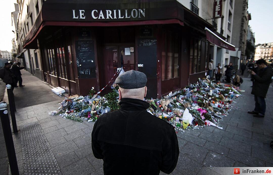 Weltweit gedenken Menschen den Opfer des Terrors von Paris