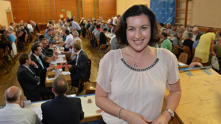 Dorothee Bär vor den 162 Vertretern des CSU-Kreisverbands Haßberge: Sie wollen, dass die Ebelsbacherin im Bundestag bleibt.  Foto: Ronald Rinklef