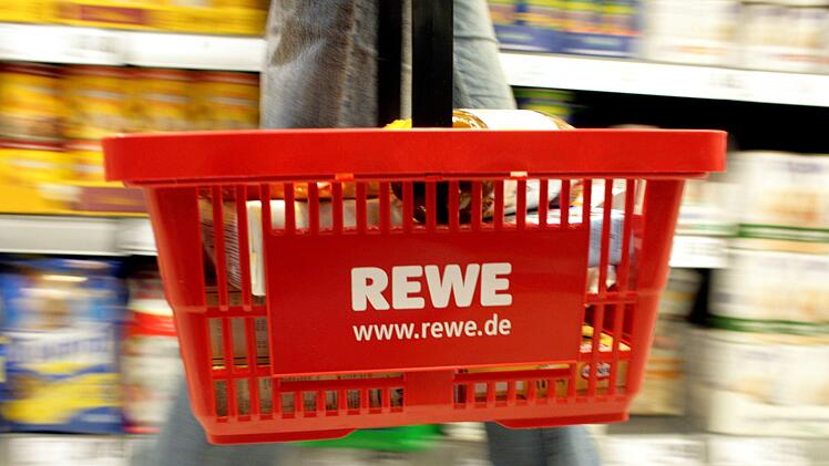 Wie reagiert man, wenn man eine Abbuchung von mehr als acht Milliarden Euro auf seinem eigenen Konto feststellt? Eine 33-Jährige aus dem Berchtesgadener Land war zurecht schockiert. Symbolfoto: Rolf Vennenbernd/dpa