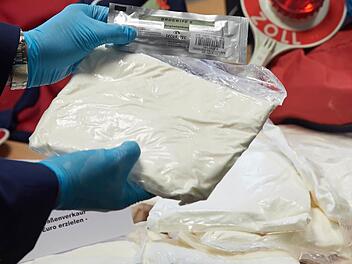 Ein Kilogramm Amphetamin wollte ein 51-Jähriger kaufen. Obwohl der Deal platzte, musste sich der Mann jetzt vor dem Haßfurter Schöffengericht verantworten.  Symbolfoto: Thomas Frey/dpa