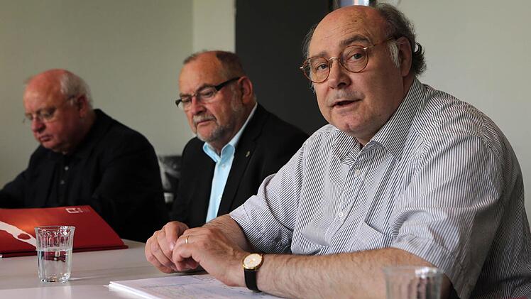 Rainer Lewandowski, stellvertretender Verwaltungsleiter Reiner Gäbelein (l.), Kulturreferent Werner Hipelius