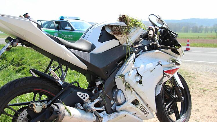 Von diesem Moped stürzte der 17-Jährige. Fotos: Christian Bauriedel