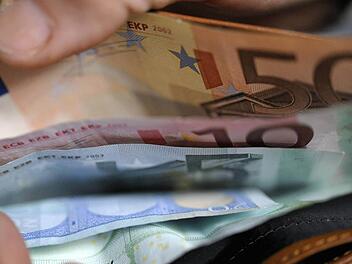 Ladendiebstahl in Nürnberg: Die Diebe überrumpelten am Mittwochabend eine Angestellte und vergriffen sich an der Kasse. (Symbolfoto: Archiv/Tobias Stich)