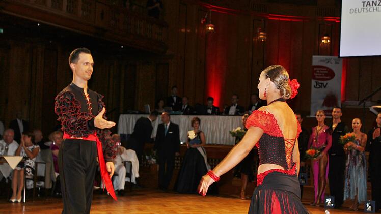 Sieger: Lars-Eric Pastor mit  Partnerin Natalia Szypulska vom Grün Gold Club Bremen. Foto: Werner Vogel