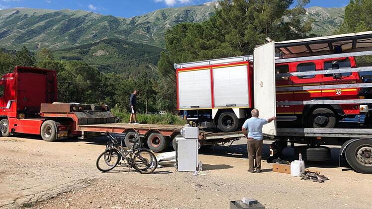 Hausen: Feuerwehrmann findet altes Löschfahrzeug in Albanien wieder - "gerade auf Motorradtour"