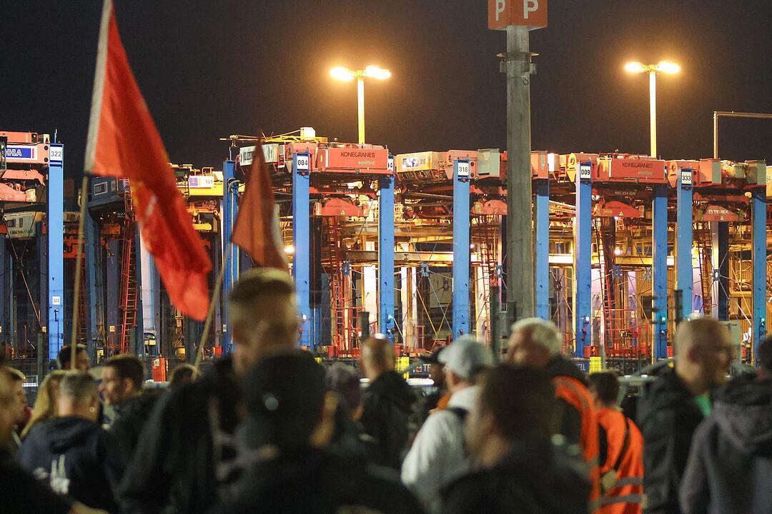 Warnstreik im Hamburger Hafen