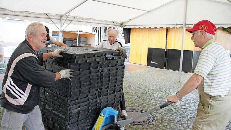 Hans Masurek, Horst Weese und Hubert Rink gehören zu den TSV-Rentnern, die mit anpacken, wenn die Jungen auf der Arbeit sind und für ehrenamtliche Einsätze keine Zeit haben.  Foto: Heike Beudert