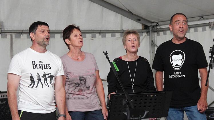 "VierXang" brachten Beatles-Klassiker zu Gehör. Von links: Werner Baumgärtel Elke Willert Jutta Grau Wolfgang Maier. Foto: Johanna Blum