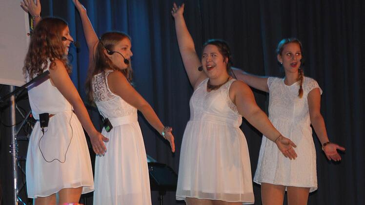 Die vier jungen Damen bilden das "Cantatett".