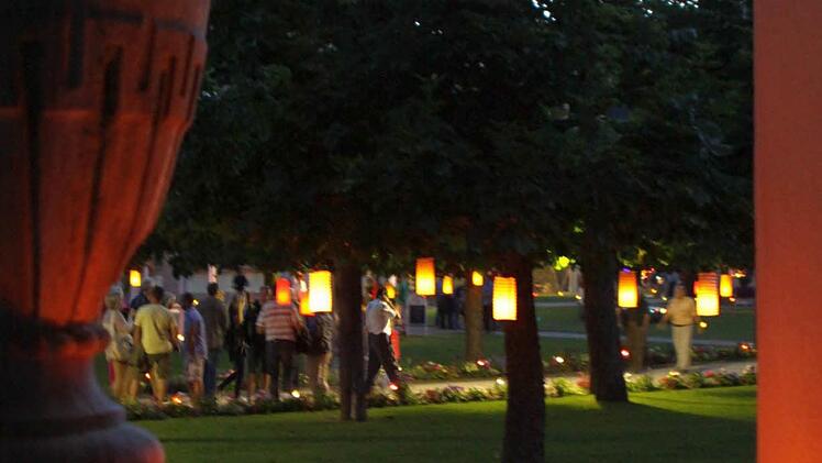 Impressionen des stimmungsvoll illuminierten Parks.  Foto: Thomas Dill