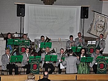 Das Neujahrskonzert der Blaskapelle Pfaffendorf in der Schlosskirche in Pfaffendorf war geprägt von Egerländer Musik und einer Rückschau auf die 70jährige Geschichte des Klangkörpers. Helmut Will