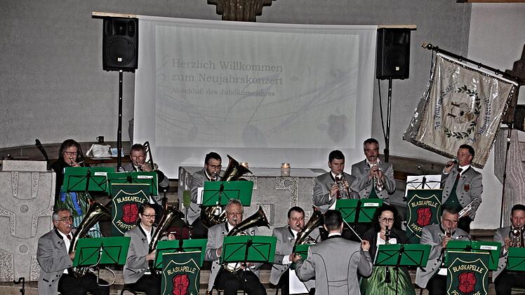 Das Neujahrskonzert der Blaskapelle Pfaffendorf in der Schlosskirche in Pfaffendorf war geprägt von Egerländer Musik und einer Rückschau auf die 70jährige Geschichte des Klangkörpers. Helmut Will