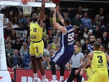 Der Bayreuther Hassan Martin überzeugte nicht nur mit 19 Punkten am gegnerischen Korb, sondern kam auch auf vier Rebounds und drei geblockte Würfe.  Foto: Peter Mularczyk