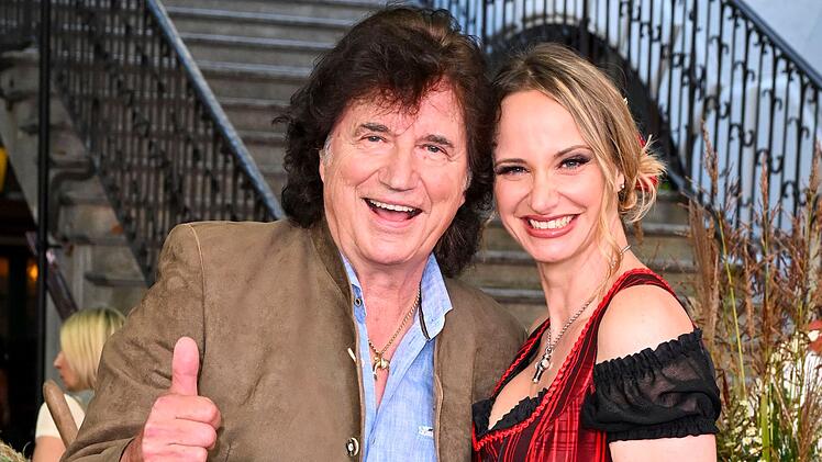 Tochter Pia tritt in die Fu&szlig;stapfen des Vaters. Sie ist als S&auml;ngerin unter dem Namen Pia Malo aktiv.