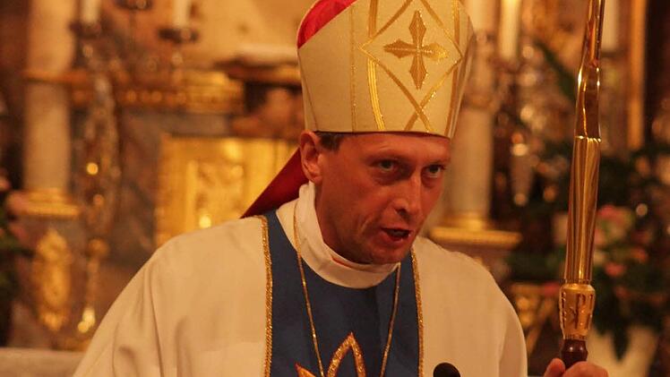 Weihbischof Herwig Gössl ging bei der Predigt auf die Flüchtlingswelle ein. Foto: Sonja Adam