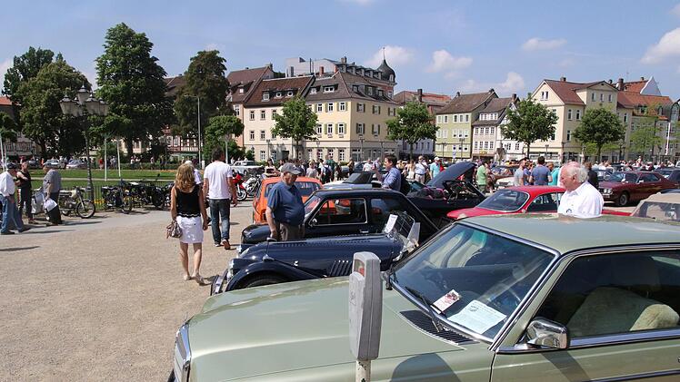 Impressionen vom 15. Coburger Old- und Youngtimertreffen auf dem Schlossplatz.Foto: Wolfgang Desombre
