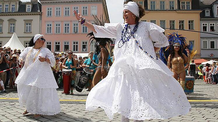 Impressionen vom Samba-Umzug 2015. Foto: Albert Höchstädter