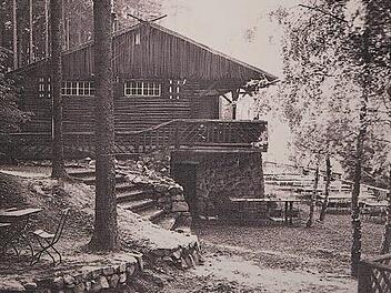 Die noch junge Arnoldhütte und ihr Umfeld zeigt diese historische Aufnahme.Repro: Dieter Seyfarth