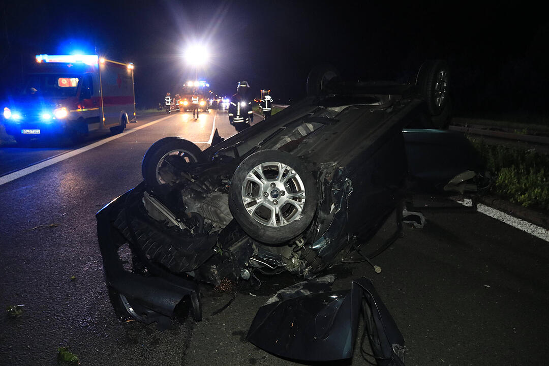 A73 bei Bamberg: Auto überschlägt sich