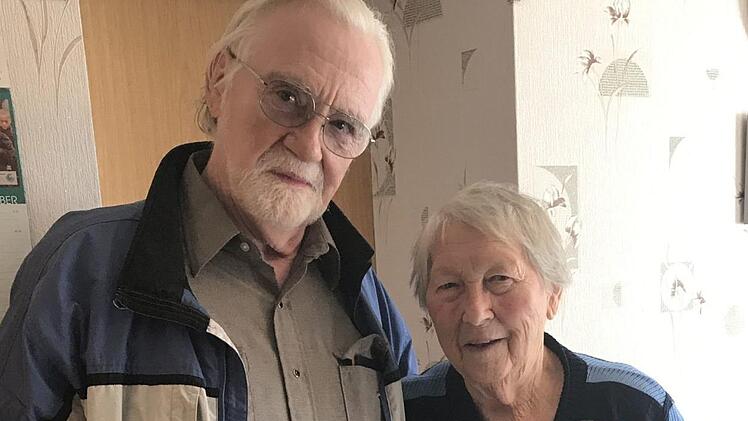 Chester Rudnicki sprach beim Besuch in Berteroda mit Helene Kransch. Die heute 92-Jährige hatte ihm als Kind Spielsachen geschenkt. Renee Triemstra