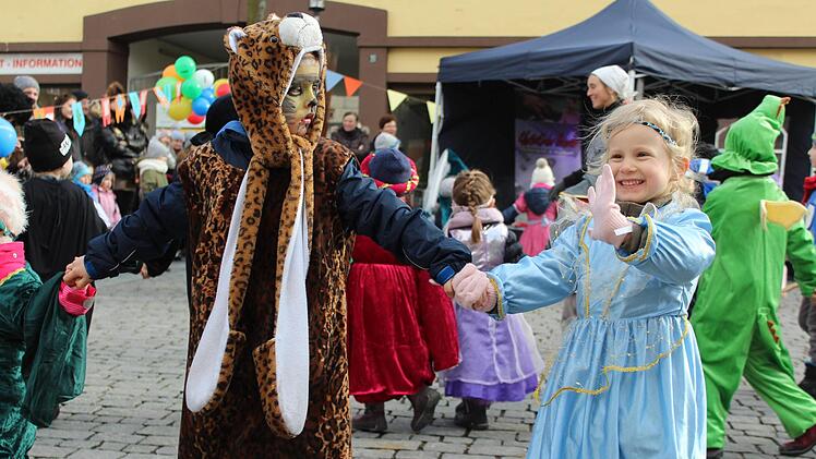Manche Kinder konnten schon richtig huldvoll und prinzessinnenhaft winken. Markus Häggberg