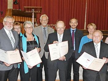 Sie sind dem Gesang seit Jahrzehnten treu verbunden.