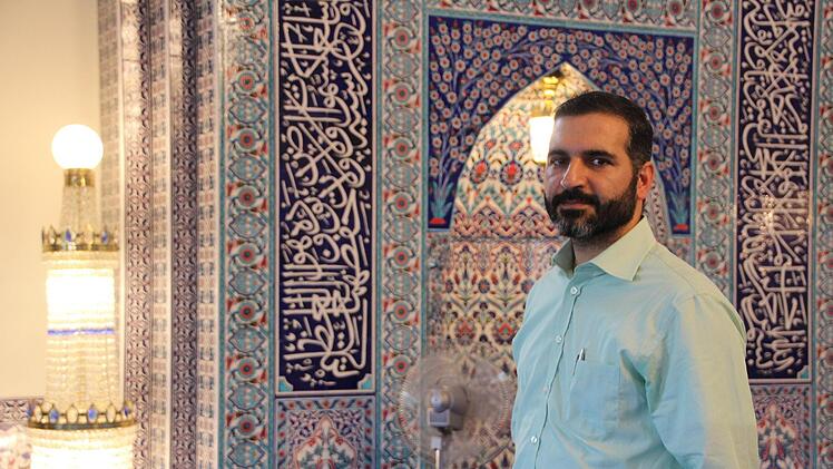 Ekrem Akyol (Vorstandsvorsitzender des Moschee-Vereins) kritisiert das plötzliche Bauvorhaben  von der Stadt und der Sparkasse Forchheim. Foto: Ronald Heck