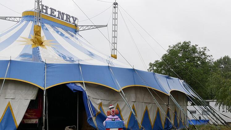Zelt des Circus Henry Foto: Manja von Nida