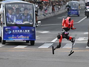 Zweiter Roboter-Halbmarathon in Peking