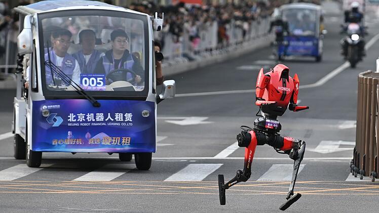 Zweiter Roboter-Halbmarathon in Peking