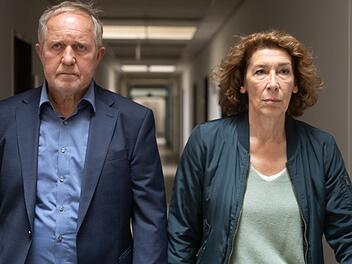 Moritz Eisner (Harald Krassnitzer) und Bibi Fellner (Adele Neuhauser) k&auml;mpfen im "Tatort: Azra" (2023) gegen die georgische Mafia - mit grenzwertigen Ermittlungsmethoden.