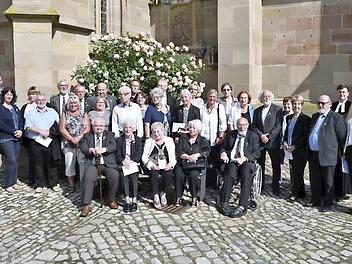 Die Königsberger Jubelkonfirmanden vor der Marienkirche Foto: Gerold Snater