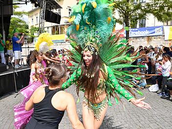 Samba-Shows, Samba-Tänzerinnen und Trommel-Gruppen: Das Samba-Festival in Coburg begeistert jährlich über 200.000 Besucher. Ob das Festival 2021 stattfinden kann, ist derzeit noch ungewiss.