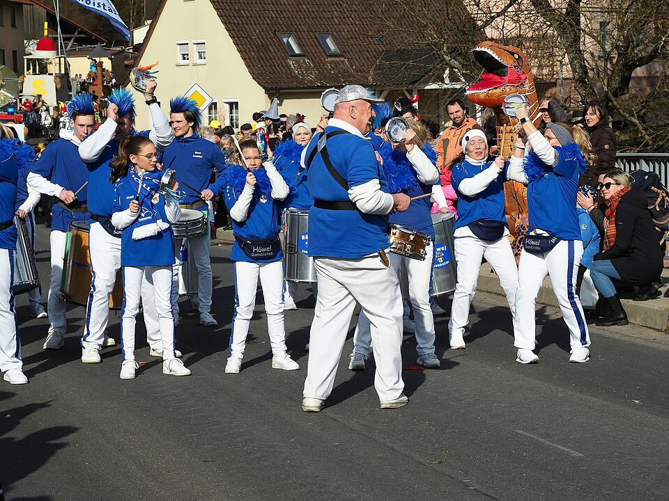 Buntes Faschingstreiben lockte tausende Besucher an.