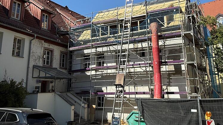 Rauch &uuml;ber Kulmbacher Innenstadt wegen Brand auf Baustelle