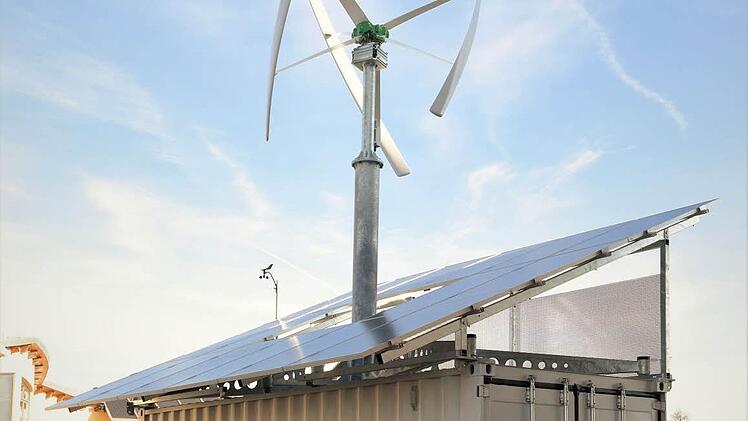 Autarke und mobile Energieversorgung ermöglicht die "Mecostation". Die Station kann überall aufgestellt werden und liefert rund um die Uhr Strom. Der Container ist Transporteinheit und vorinstallierte Basis in einem. Windkraft- und Photovoltaik-Anlage müssen nur noch herausgeholt, draufgesetzt und mit dem Schaltschrank verbunden werden. Foto: Meco Energies