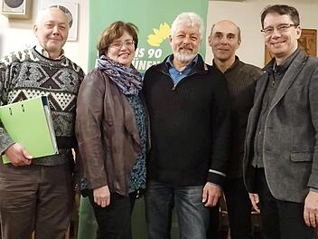 Die neugewählte Spitze mit Herbert Duschner, Uschi Schmidt, Peter Maier, Gerhard Häfner und Kreissprecher Manfred Bachmayer Foto: sae