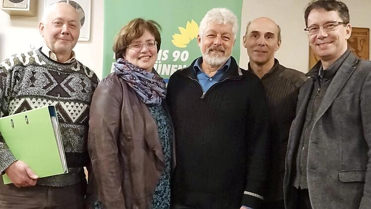 Die neugewählte Spitze mit Herbert Duschner, Uschi Schmidt, Peter Maier, Gerhard Häfner und Kreissprecher Manfred Bachmayer Foto: sae