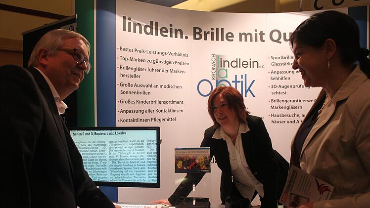 Harald Lappe, Silke Wolf-Mertensmeyer im Gespräch mit Bürgermeisterin Angela HofmannArchiv/Veronika Schadeck