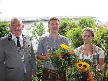 2. Ritter Gerhard Kirchner mit dem Schützenkönig 2017 Justus Hofmann und der 1. Ritterin Angelina Ruff.  Fotos: Alexandra Kemnitzer