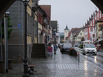 Blick durch das Obere Tor auf die Haßfurter Hauptstraße Foto: Rebecca Vogt