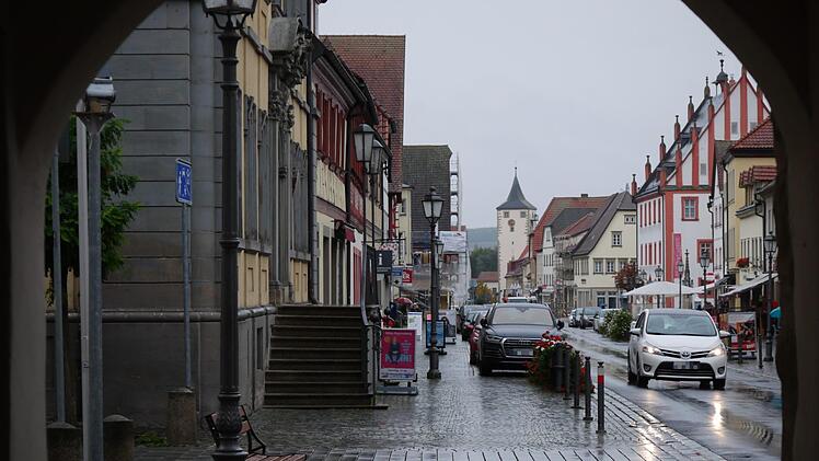 Blick durch das Obere Tor auf die Haßfurter Hauptstraße Foto: Rebecca Vogt