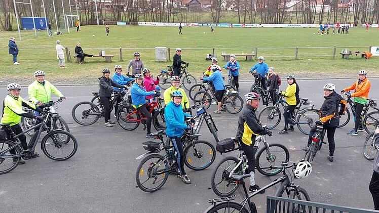 Die Radabteilung der DJK Kothen, hier beim Start in die Radsaison 2022, steht in den Startlöchern für die 25. Bike-Tour und den 20. Hessisch-Bayerischen Radvierer am 4. September. Foto: Petra Heurich