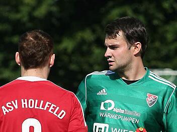 Christoph Wächter (rechts) feiert sein Debüt im Kasendorfer Trikot.  Foto: sportpress