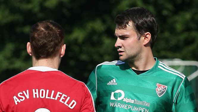 Christoph Wächter (rechts) feiert sein Debüt im Kasendorfer Trikot.  Foto: sportpress