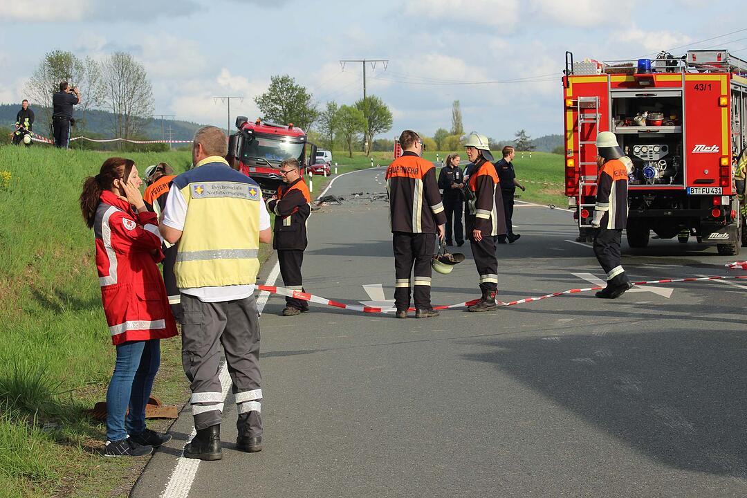 Frontalcrash mit Lkw in Oberfranken - 34-jähriger Autofahrer stirbt
