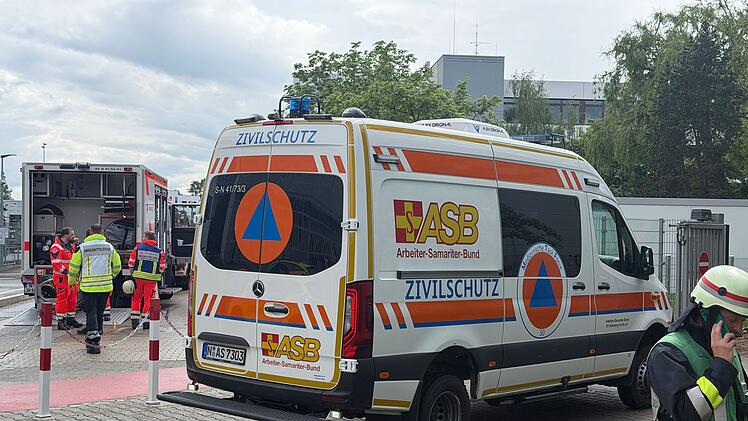 Sieben Verletzte bei Chemieunfall: Dutzende Rettungskr&auml;fte im Gro&szlig;einsatz