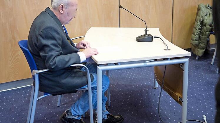 Sein Gesundheitszustand ist besser als gedacht: Der Angeklagte Helmut S. leidet an Leberzirrhose. Foto: Barbara Herbst