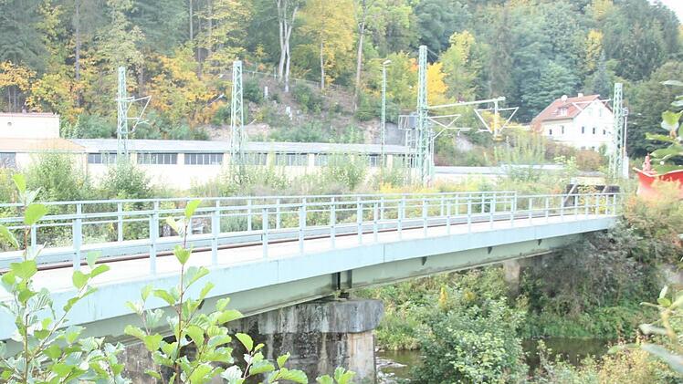 Die alte Bahnbrücke  Foto: Friedwald Schedel